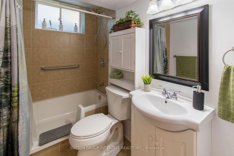 Photo 33 at 18 Graihawk Drive, Ardagh, Barrie