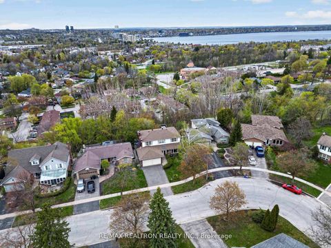 Photo 2 at 18 Debra Crescent, Allandale Heights, Barrie