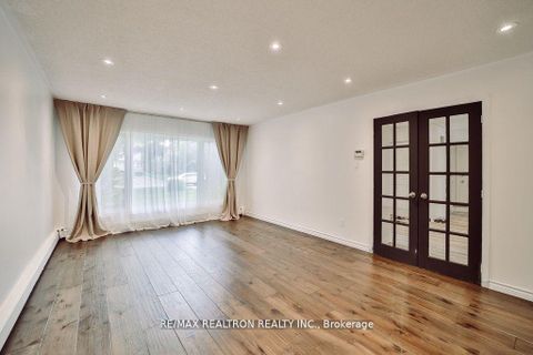 Photo 5 at 18 Debra Crescent, Allandale Heights, Barrie