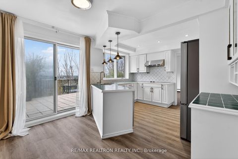 Photo 12 at 18 Debra Crescent, Allandale Heights, Barrie