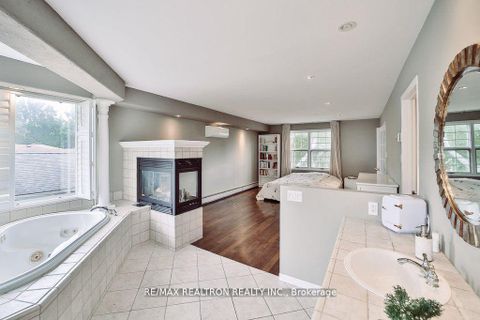 Photo 23 at 18 Debra Crescent, Allandale Heights, Barrie