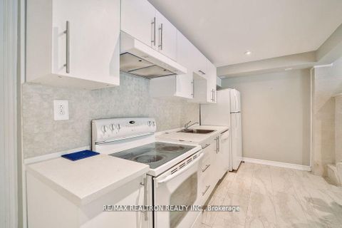 Photo 36 at 18 Debra Crescent, Allandale Heights, Barrie