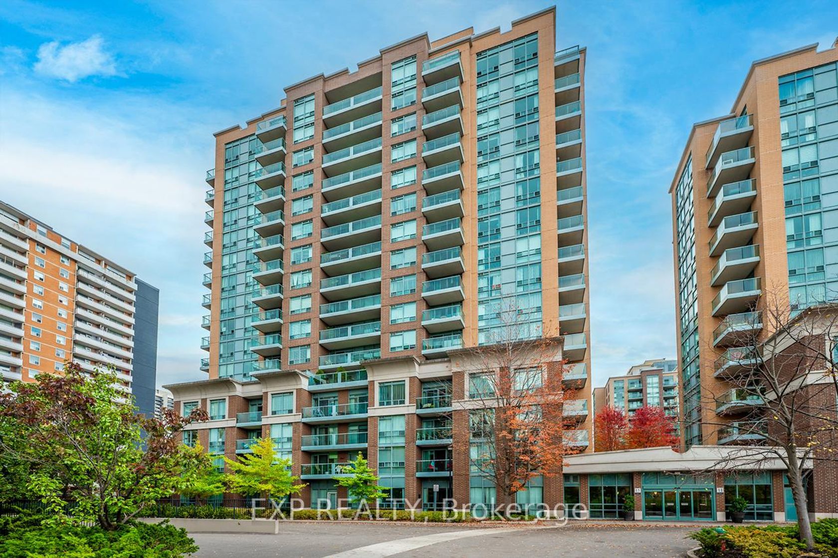 1403 - 15 Michael Power Place, City Centre West, Toronto photo number 2