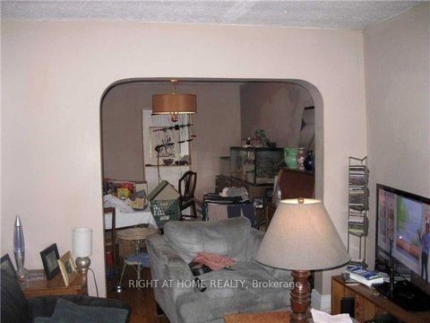 Photo 3 at 37 Deforest Road, Swansea, Toronto