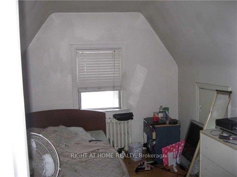 Photo 4 at 37 Deforest Road, Swansea, Toronto