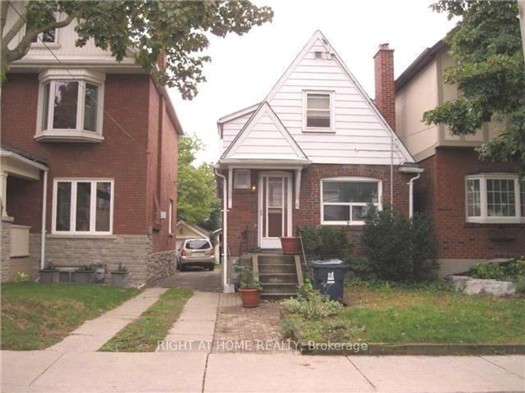 37 Deforest Road, Swansea, Toronto photo 4