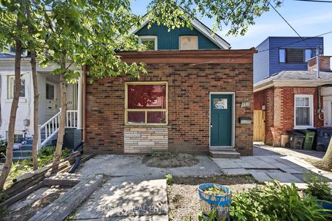 Photo 1 at 717 Richmond Street W, Niagara, Toronto