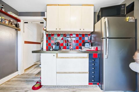 Photo 7 at 717 Richmond Street W, Niagara, Toronto