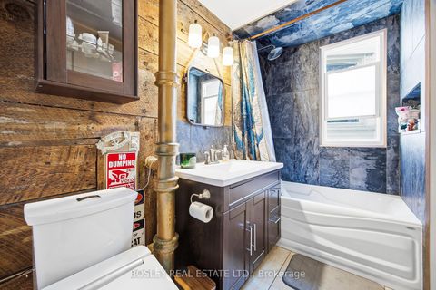 Photo 10 at 717 Richmond Street W, Niagara, Toronto