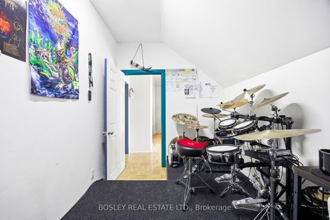 Photo 13 at 717 Richmond Street W, Niagara, Toronto