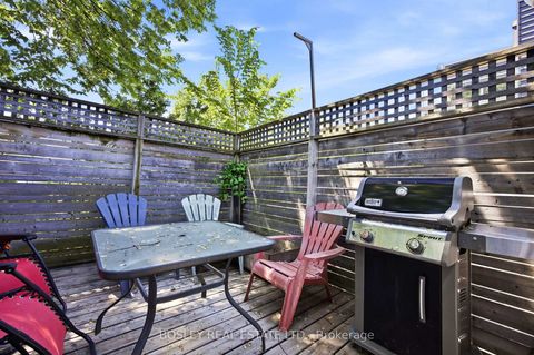 Photo 15 at 717 Richmond Street W, Niagara, Toronto