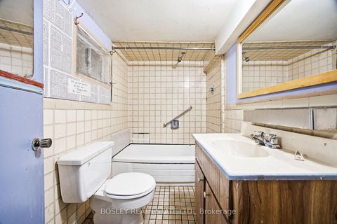 Photo 24 at 717 Richmond Street W, Niagara, Toronto