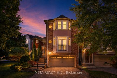 Photo 1 at 25 Crispin Court, Buttonville, Markham