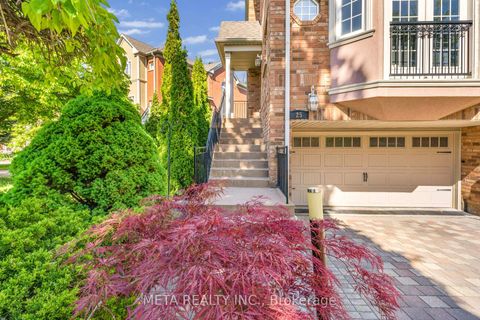 Photo 2 at 25 Crispin Court, Buttonville, Markham