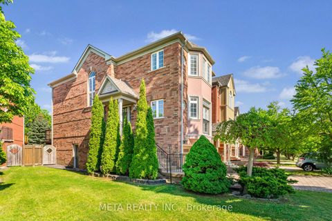 Photo 3 at 25 Crispin Court, Buttonville, Markham