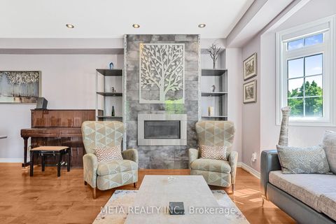 Photo 7 at 25 Crispin Court, Buttonville, Markham