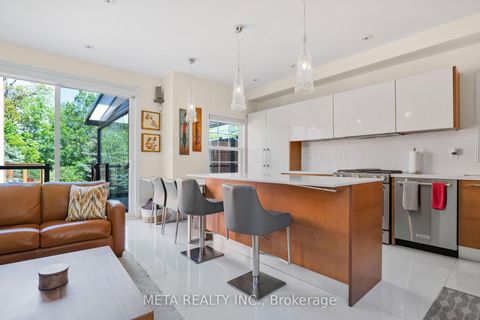 Photo 15 at 25 Crispin Court, Buttonville, Markham