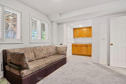 Photo 27 at 25 Crispin Court, Buttonville, Markham