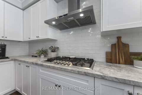 Photo 13 at 30 Zenith Avenue, Kleinburg, Vaughan