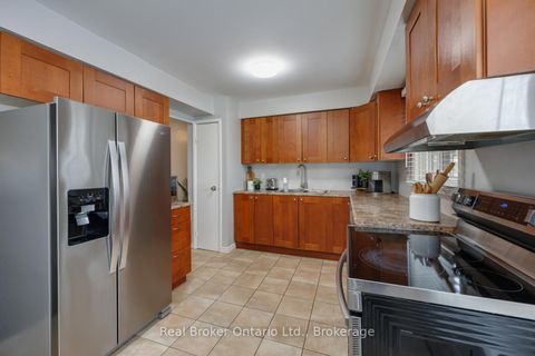 Photo 3 at 30 - 220 Ormond Drive, Samac, Oshawa