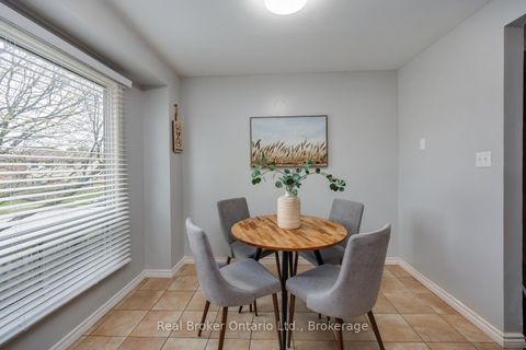 Photo 8 at 30 - 220 Ormond Drive, Samac, Oshawa