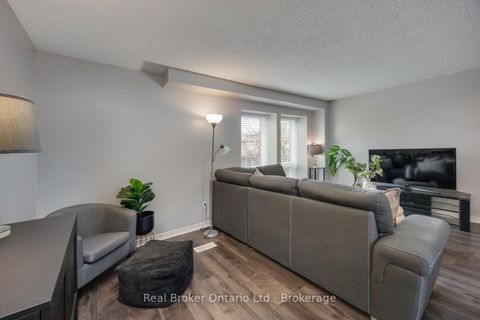 Photo 12 at 30 - 220 Ormond Drive, Samac, Oshawa