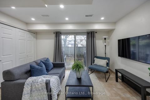 Photo 18 at 30 - 220 Ormond Drive, Samac, Oshawa