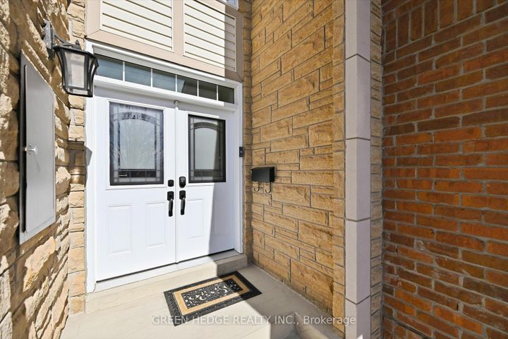 Photo 2 at 5 - 4360 Millcroft Park Drive, Rose, Burlington