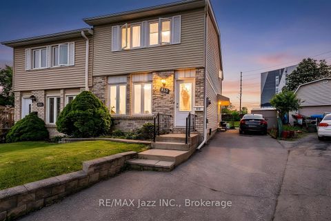 Photo 0 at 810 Kilkenny Court, Vanier, Oshawa