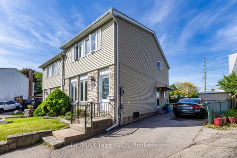 Photo 1 at 810 Kilkenny Court, Vanier, Oshawa