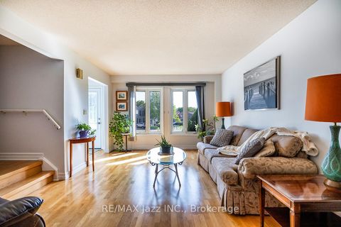 Photo 3 at 810 Kilkenny Court, Vanier, Oshawa