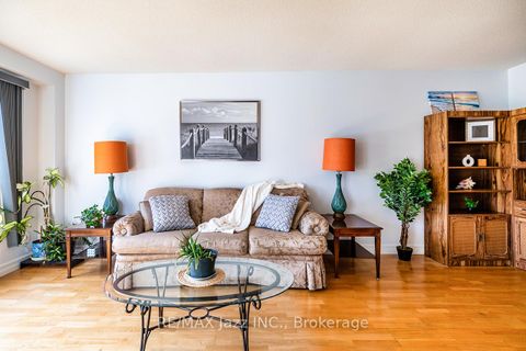 Photo 4 at 810 Kilkenny Court, Vanier, Oshawa