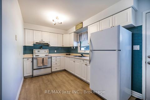 Photo 10 at 810 Kilkenny Court, Vanier, Oshawa