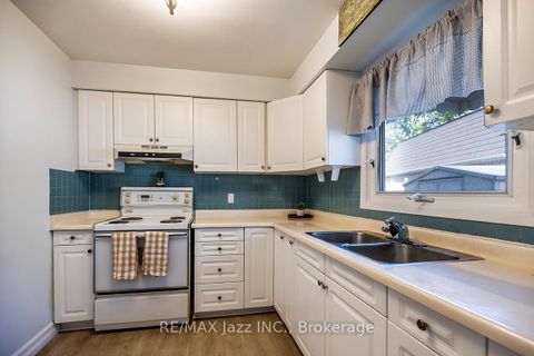 Photo 11 at 810 Kilkenny Court, Vanier, Oshawa
