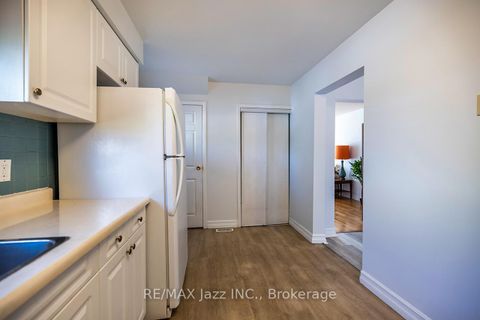 Photo 12 at 810 Kilkenny Court, Vanier, Oshawa
