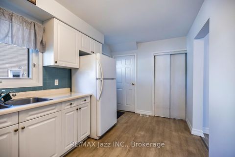 Photo 13 at 810 Kilkenny Court, Vanier, Oshawa