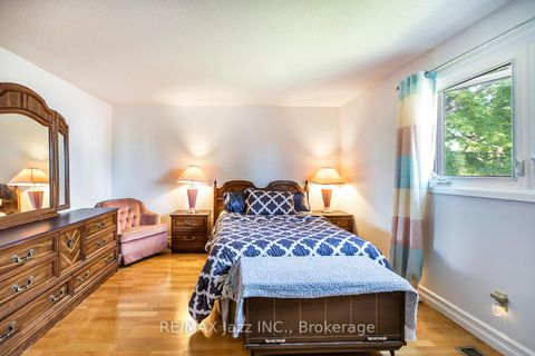 Photo 14 at 810 Kilkenny Court, Vanier, Oshawa