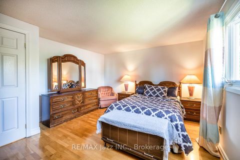 Photo 15 at 810 Kilkenny Court, Vanier, Oshawa