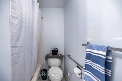 Photo 17 at 810 Kilkenny Court, Vanier, Oshawa