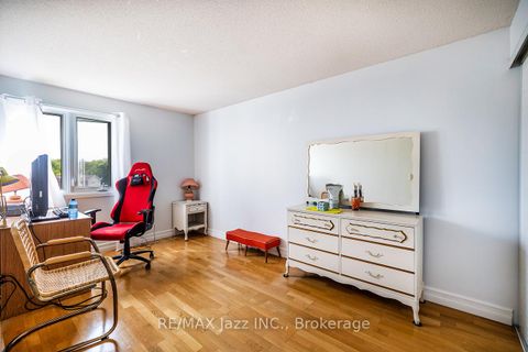 Photo 19 at 810 Kilkenny Court, Vanier, Oshawa