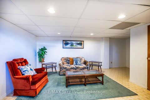 Photo 21 at 810 Kilkenny Court, Vanier, Oshawa