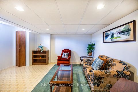 Photo 22 at 810 Kilkenny Court, Vanier, Oshawa