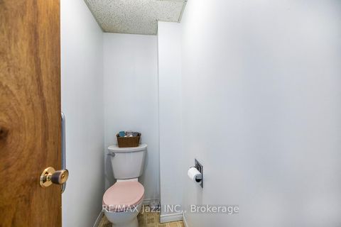 Photo 24 at 810 Kilkenny Court, Vanier, Oshawa