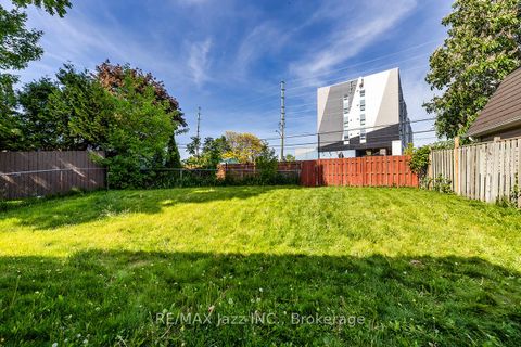 Photo 30 at 810 Kilkenny Court, Vanier, Oshawa
