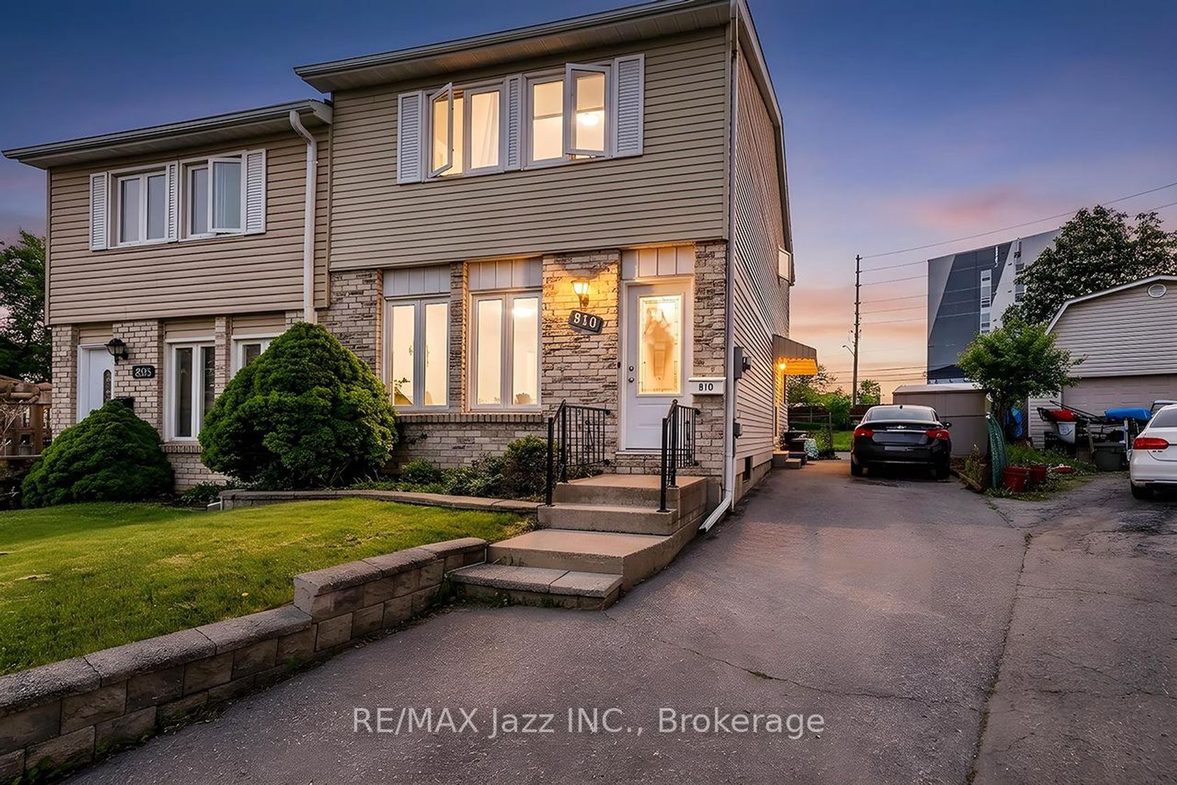 810 Kilkenny Court, Vanier, Oshawa 