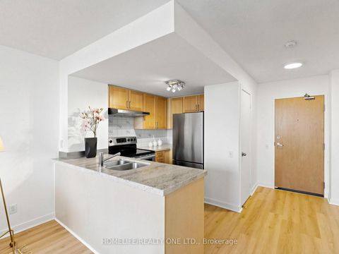 Photo 14 at 913 - 77 Lombard Street, Yonge Corridor, Toronto