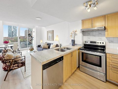 Photo 15 at 913 - 77 Lombard Street, Yonge Corridor, Toronto