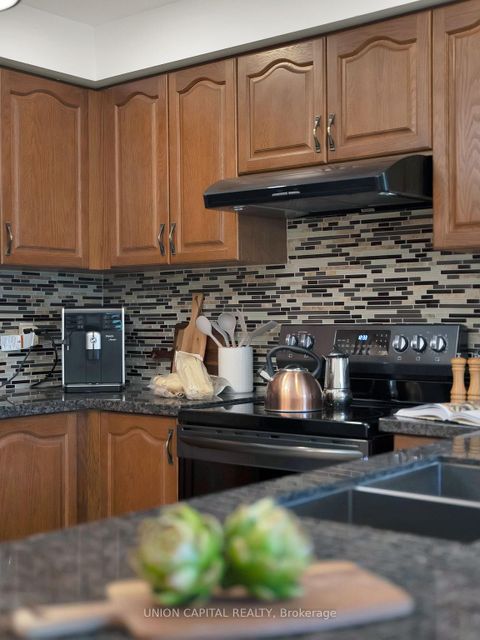 Photo 18 at 40 Sisman Avenue, Aurora Highlands, Aurora