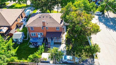 Photo 4 at 222 Elka Drive, Crosby, Richmond Hill