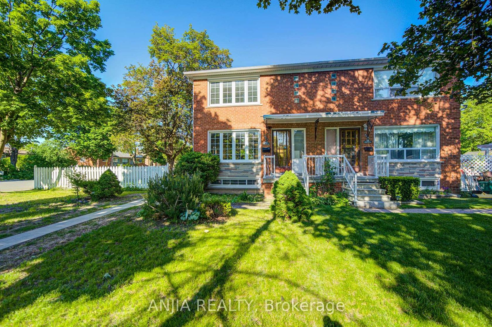 222 Elka Drive, Crosby, Richmond Hill 
